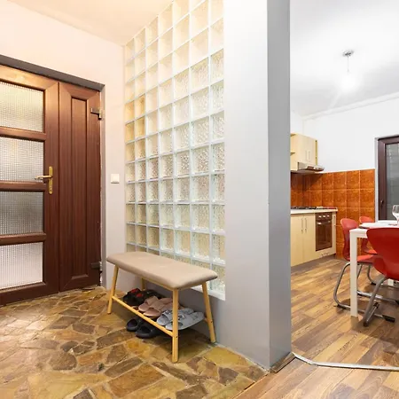 Appartamento Attractive House - 2-level - 2br, 2 Baths, Big Terrace, Private 3-car Yard Parking - By Realtrust *