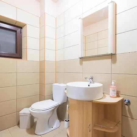 Appartamento Attractive House - 2-level - 2br, 2 Baths, Big Terrace, Private 3-car Yard Parking - By Realtrust *